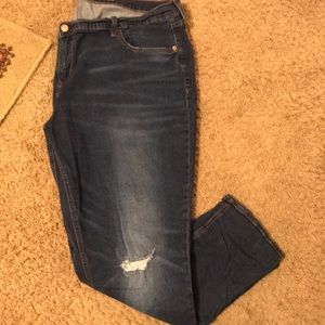 I am selling a pair of old navy skinny jeans